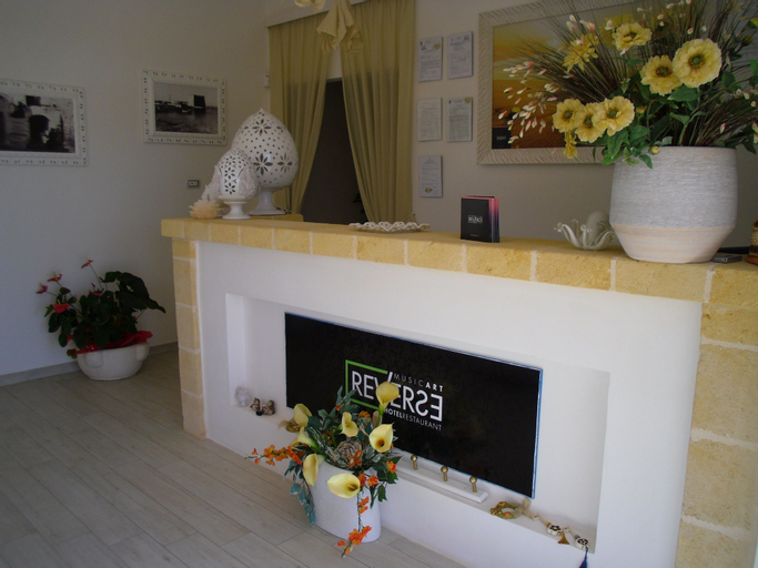 Hotel Reverse, Brindisi