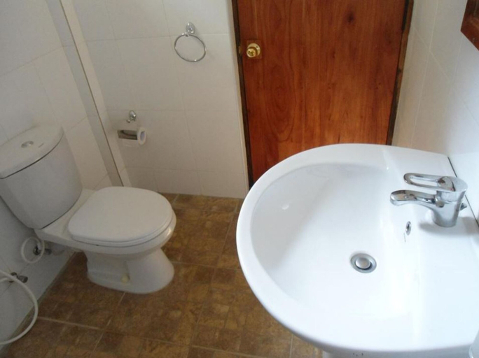 Bathroom 4, rock side inn, Ella