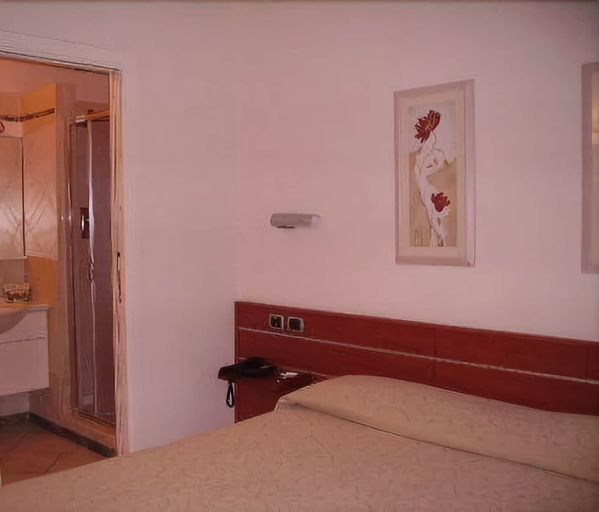 Bathroom 3, Hotel Delfina, Florence