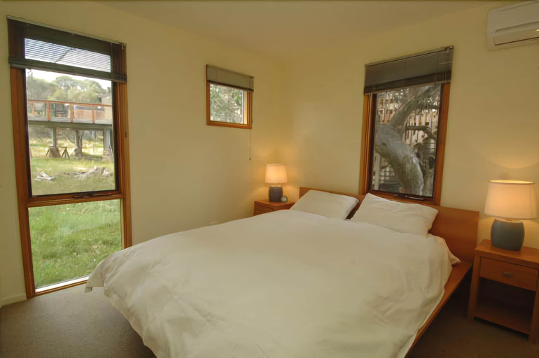 Bedroom 3, Blue Sky Lodge, Alpine - East
