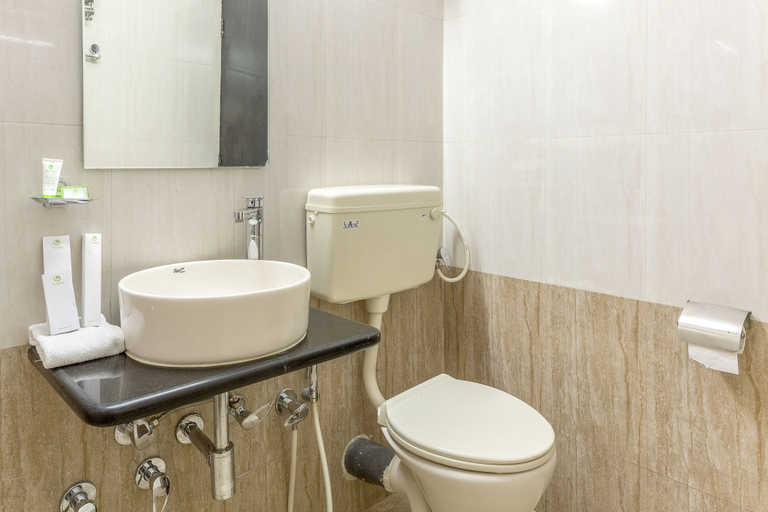 Bathroom 4, Treebo Trend Sea Side, Mumbai Suburban