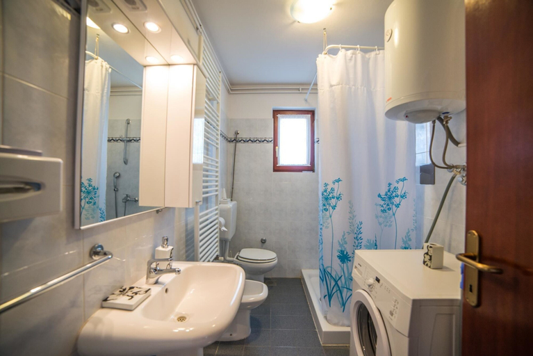 Bathroom 3, Villa in Maružini with Private Pool, Kanfanar