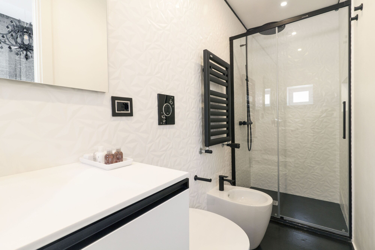 Bathroom 5, MoMa Suites, Napoli
