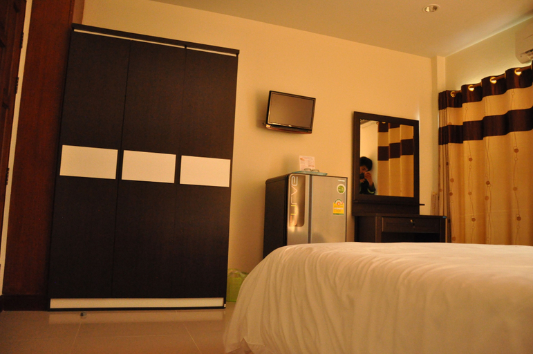 Bedroom 3, Queen Palace Hotel, Mae Sot