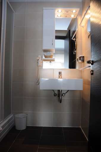 Bathroom 5, Green Hotel Budapest, Budapesti