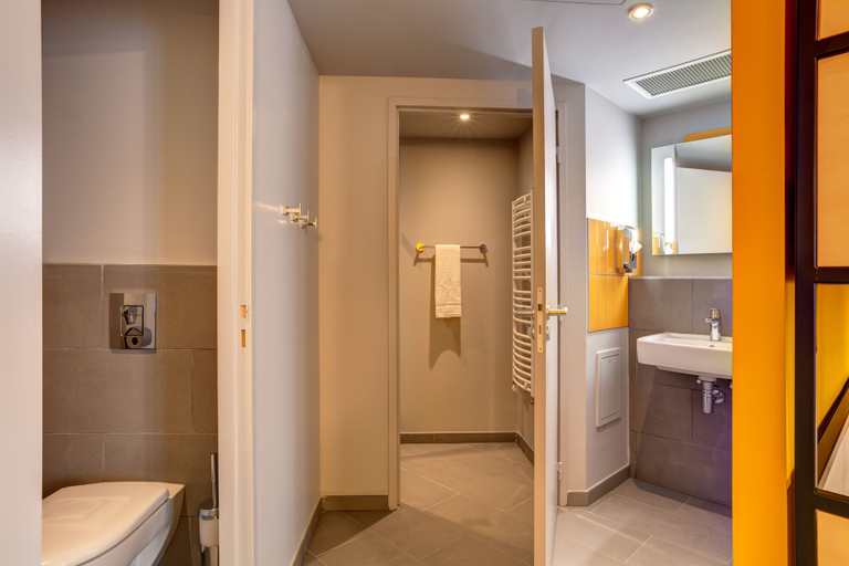 Bathroom 4, MEININGER Hotel Lyon Centre Berthelot, Rhône