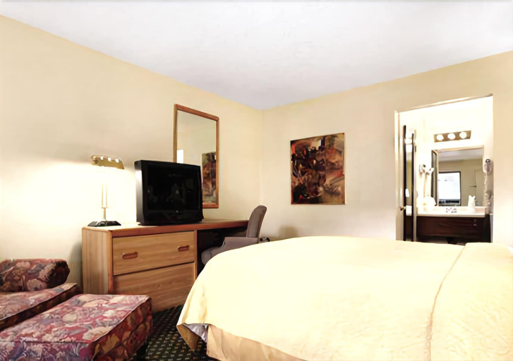 Bedroom 4, Quality Inn Oakland Airport, Alameda
