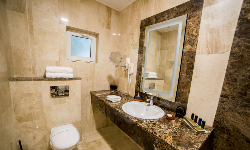 Bathroom 5, Lebada Luxury Resort & Spa, Crisan
