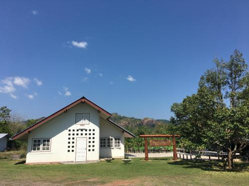 นาหินลาดรีสอร์ท, Pak Phli