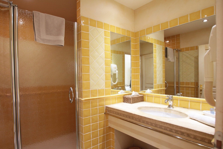 Bathroom 4, Les collines de St Paul, Alpes-Maritimes