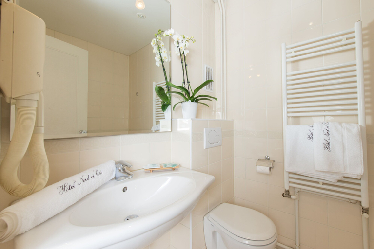 Bathroom 5, Hôtel Ginette à la Folie, Paris