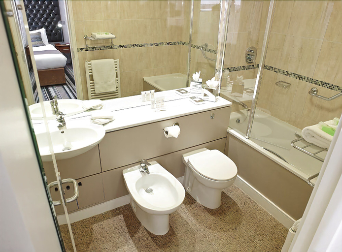 Bathroom 5, The Regent Aparthotel, Cambridgeshire