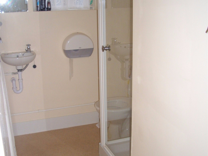 Bathroom 4, Wheldale Hotel, Leeds