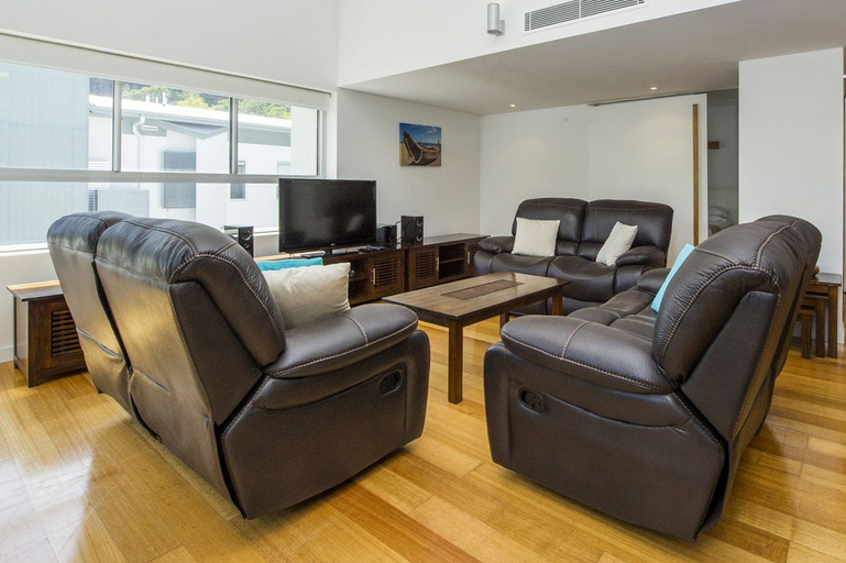 Public Area 2, Maggies Beachfront Apt. 5, Magnetic Island