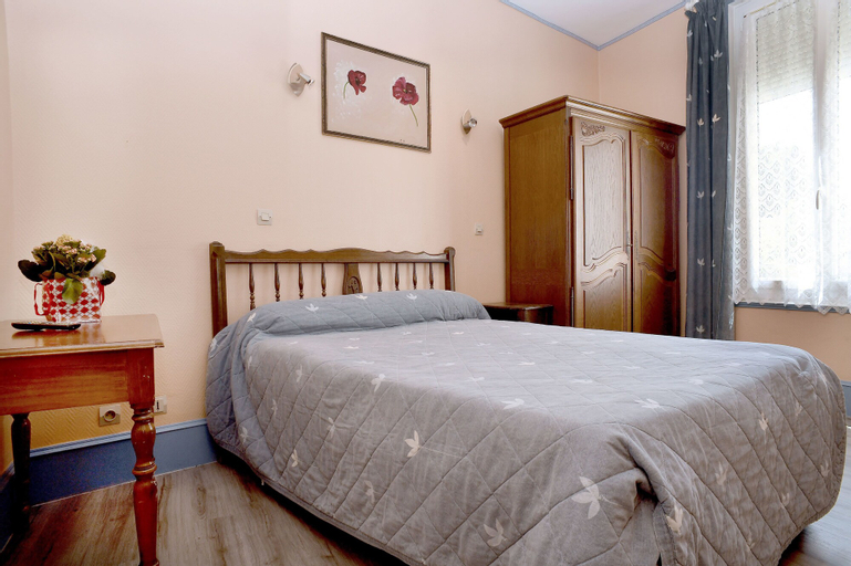 Bedroom 3, Hotel de la gare, Nièvre