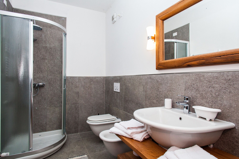 Bathroom 3, Agriturismo La Selvaggia, Lecco