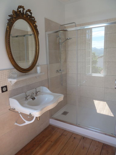 Bathroom 5, Domaine Abartiague B&B, Pyrénées-Atlantiques