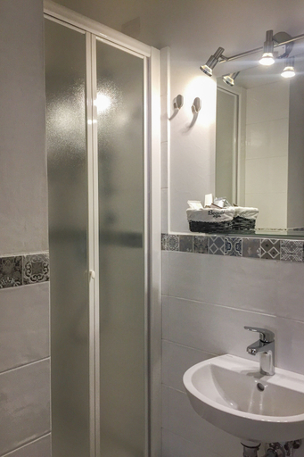 Bathroom 4, B&B La Finestra Sul Campanile, Macerata