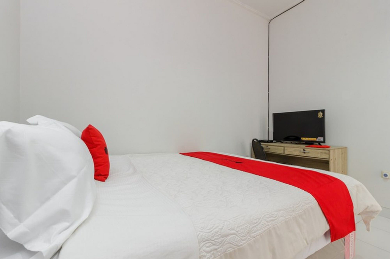 RedDoorz Syariah near Pondok Indah Mall 3, Jakarta Selatan