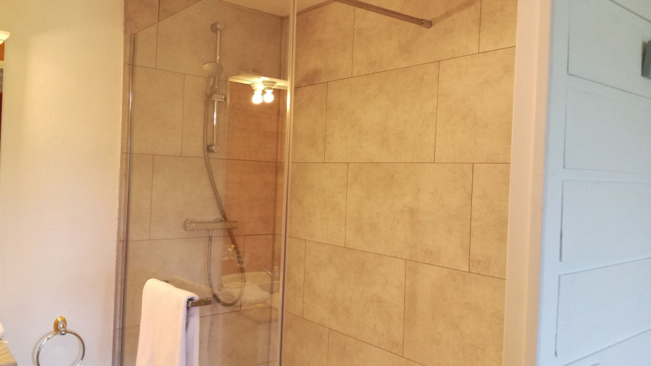 Bathroom 5, Du coq à l'âne, Deux-Sèvres