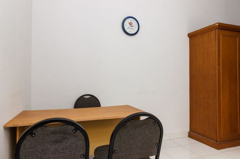 RedDoorz Syariah near Pondok Indah Mall 3, Jakarta Selatan