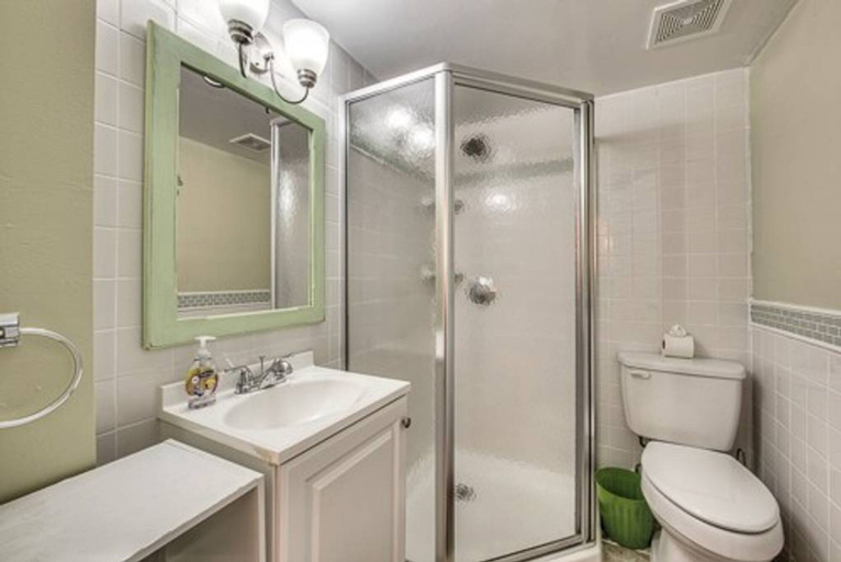 Bathroom, 235 Mango - Little Palm, Lee