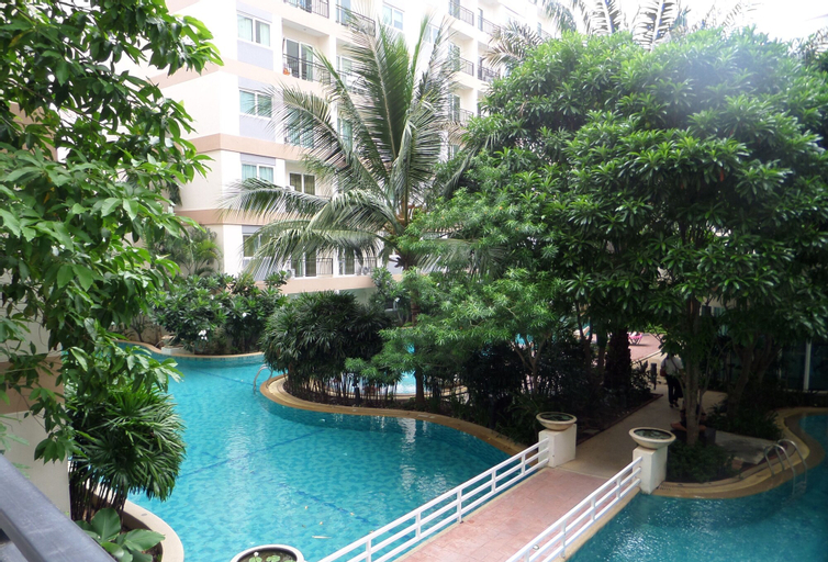 Park Lane Resort by West Joint Venture, Pattaya