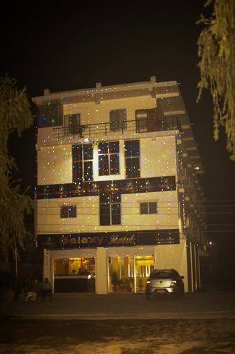 Galaxy Hotel, Seti