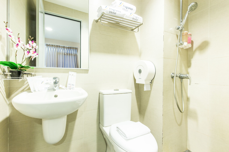 Bathroom 14