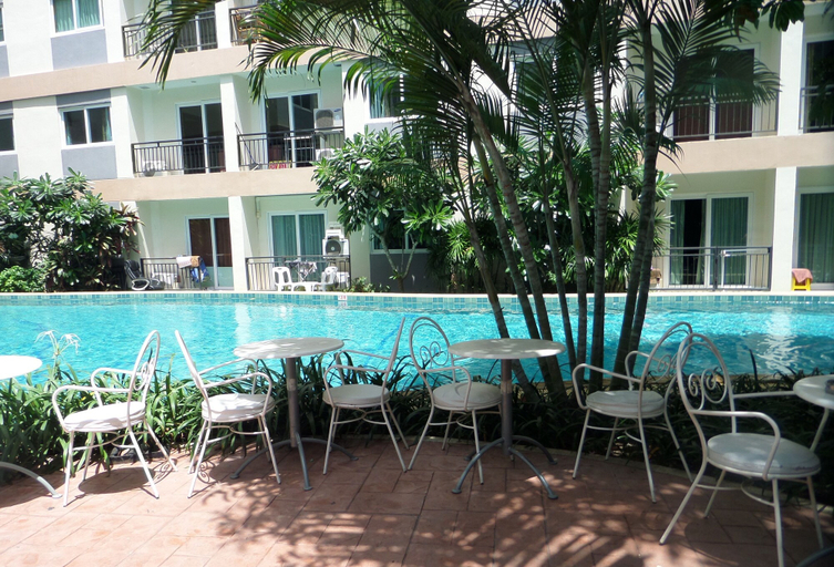 Food & Drinks, Park Lane Resort by West Joint Venture, Pattaya