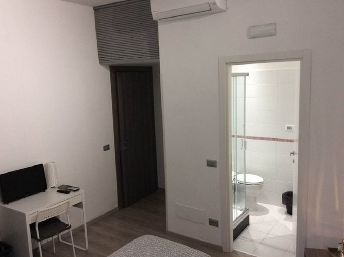 Bathroom 4, WhatsHouse Roma, Rome