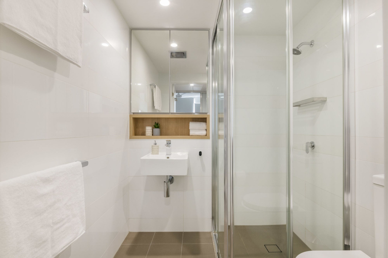 Bathroom, Doubleone3 Apartments, Newstead