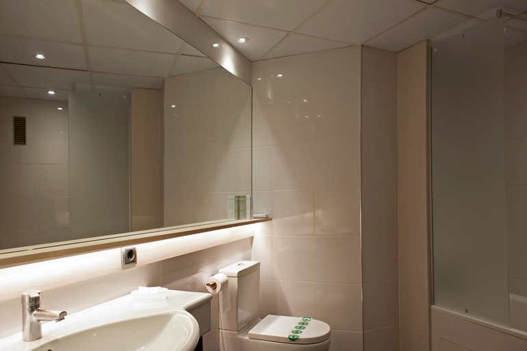 Bathroom 5, Hotel Bernat II, Barcelona