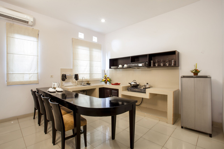 Dining Room 10