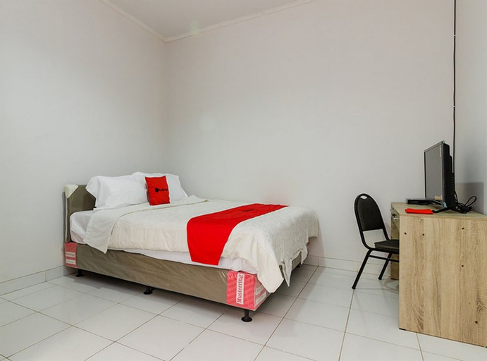 RedDoorz Syariah near Pondok Indah Mall 3, Jakarta Selatan