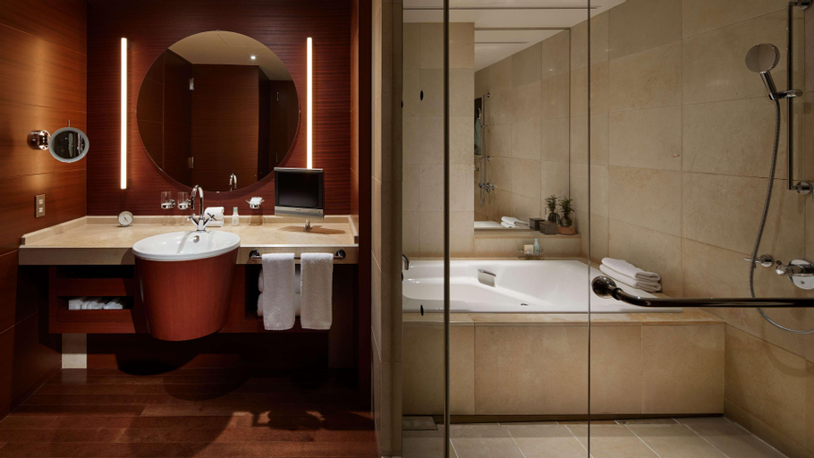 Bathroom 14