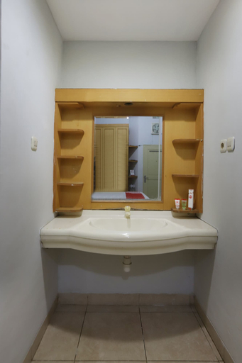 OYO 297 45 Residence Near RS Husada, West Jakarta
