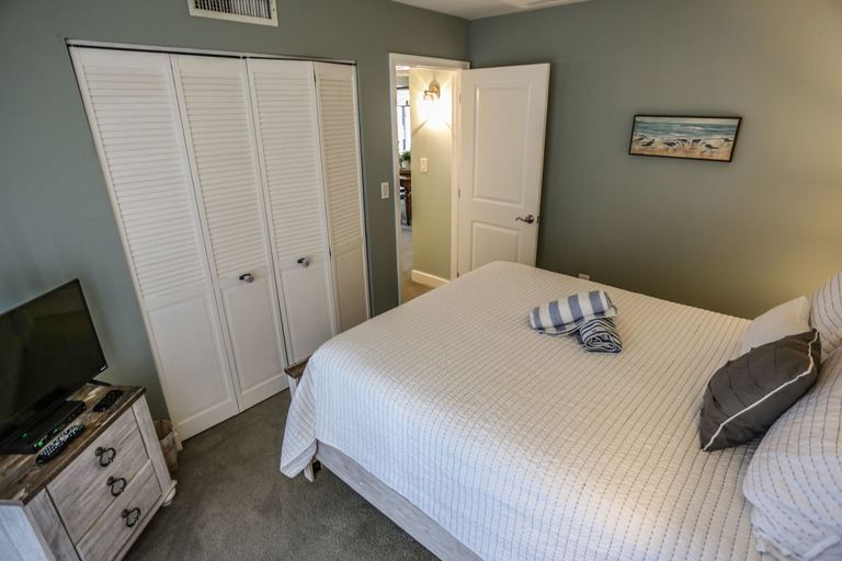 Bedroom 3, Island Winds 303, Lee