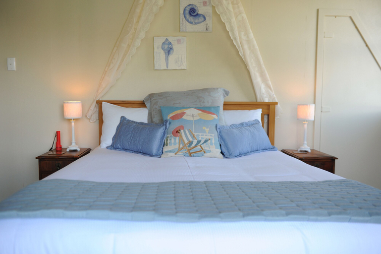 Bedroom 4, Tirimoana House, Marlborough