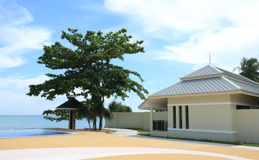 Wis Beach Khanom, Khanom