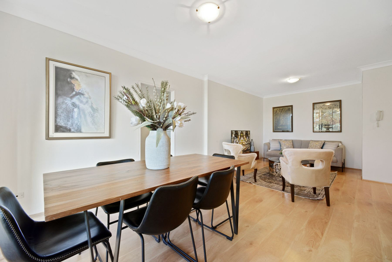 Others 1, HomeHotel - Luxury Close to Train Station, Sydney
