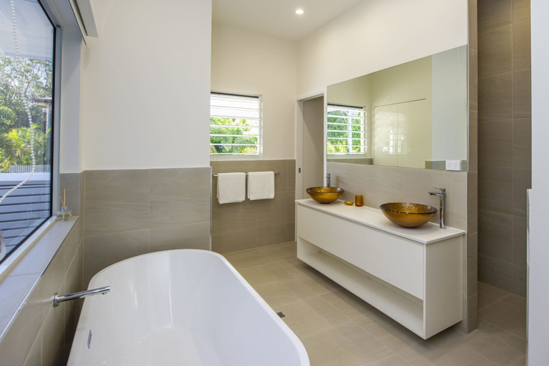 Bathroom, Reflections Villa 3, Magnetic Island