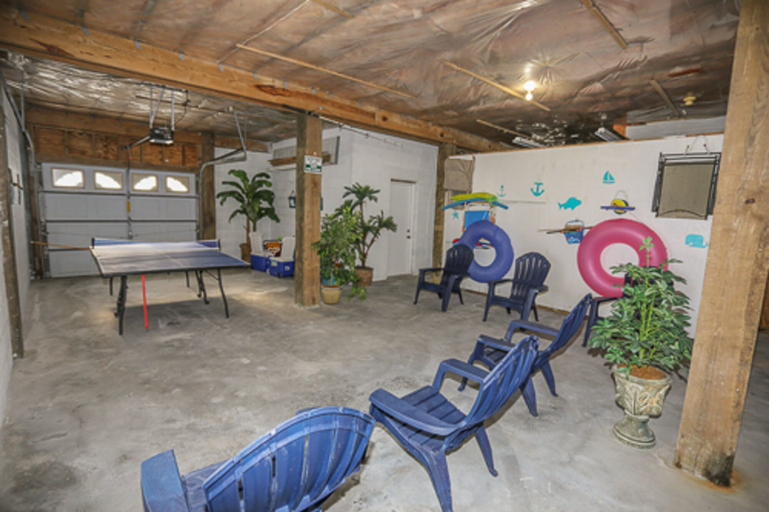 Public Area, 154 Connecticut Villa A, Lee