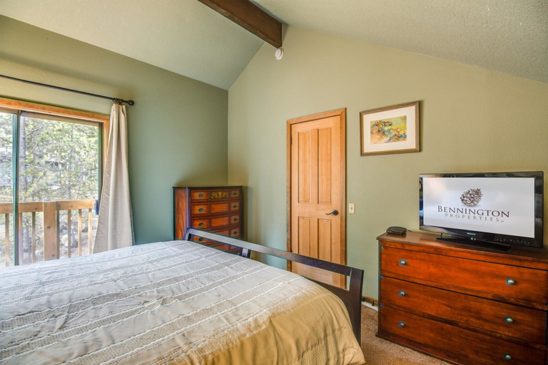 Bedroom 2, East Butte 5, Deschutes