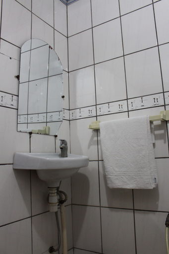 Bathroom 4, Barcelone Hotel, Wouri