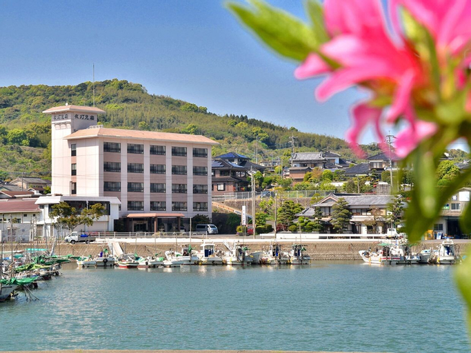 Yatomisou, Tara