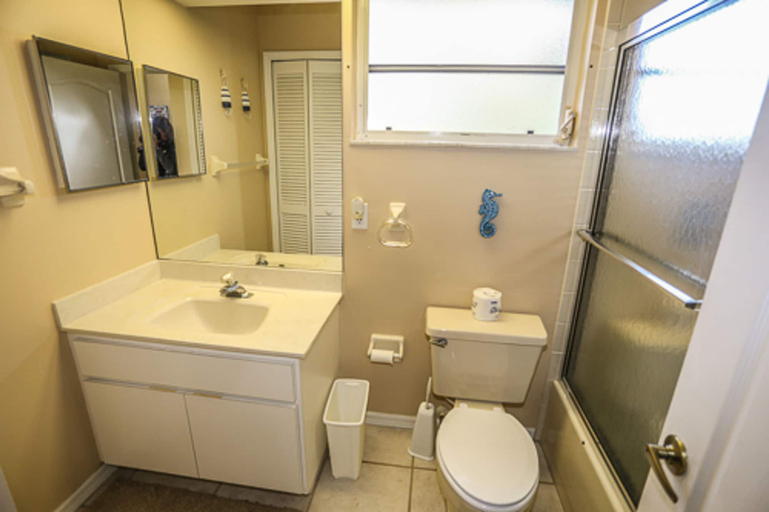 Bathroom 5, 154 Connecticut Villa A, Lee