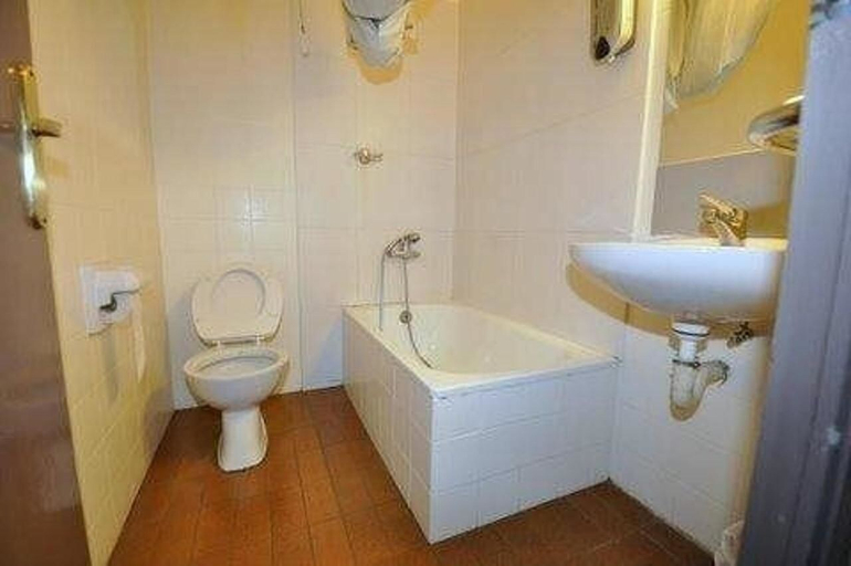 Bathroom 4, Hostal Can Blanco, Girona
