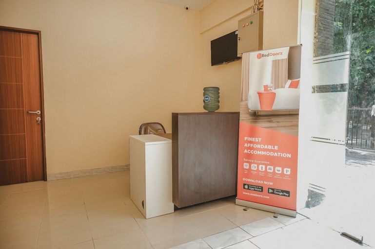 RedDoorz Plus near Plaza Blok M, South Jakarta