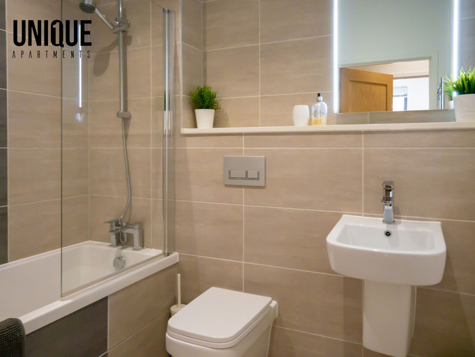 Bathroom 5, Luxury Reading Apartment, Reading